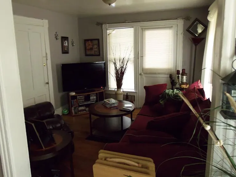 290 Pearl St #1 — Photo 3
