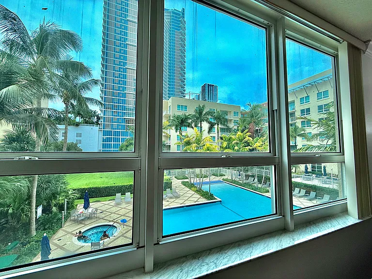 2000 N Bayshore Dr #201 — Photo 3