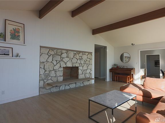 4th image of 2509 126th Avenue Ct E
