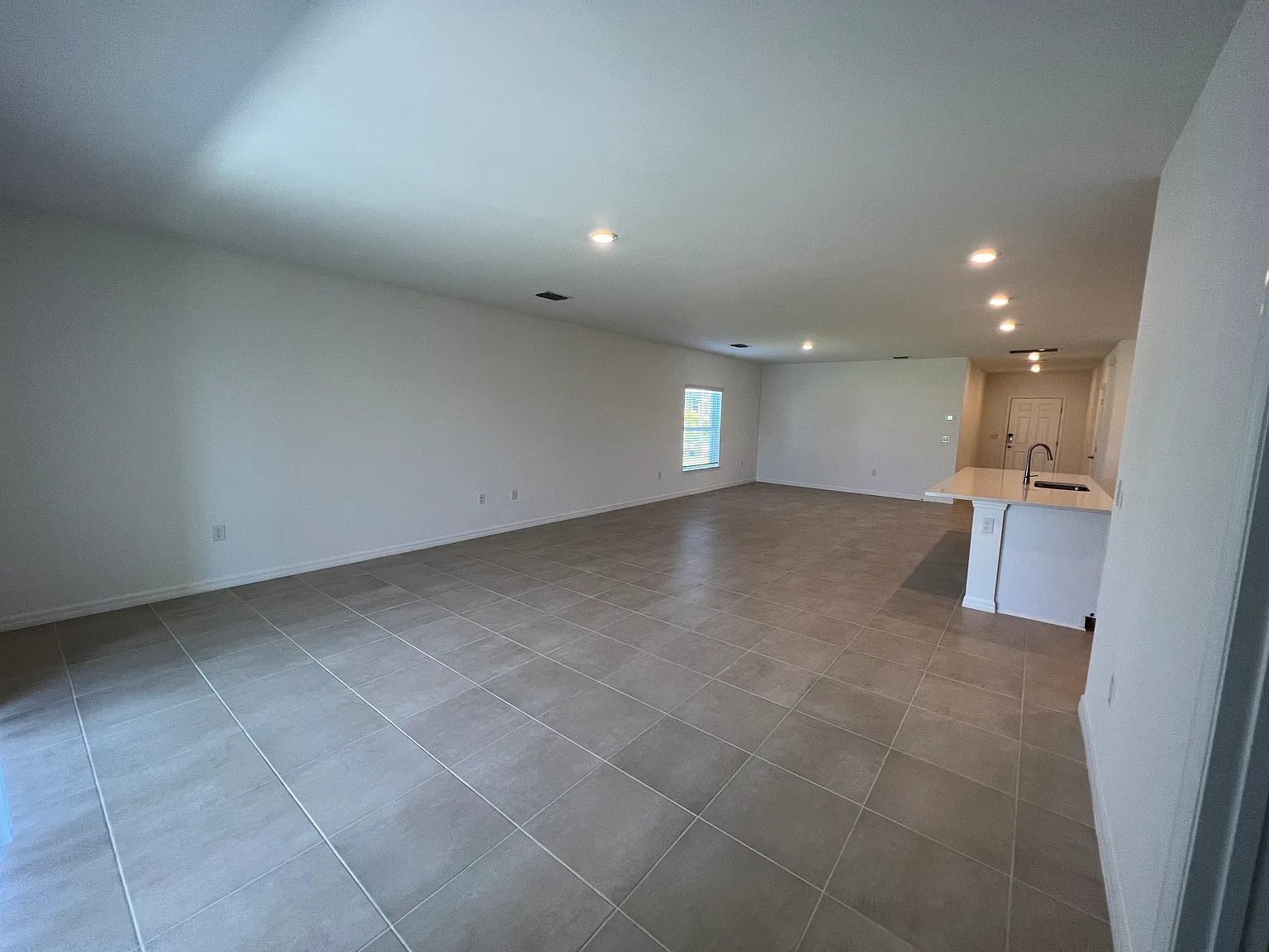 4 bed, 2106 sqft, $2,700 — Photo 4