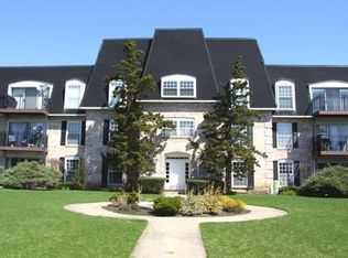 5000 Carriageway Dr APT 310, Rolling Meadows, IL 60008