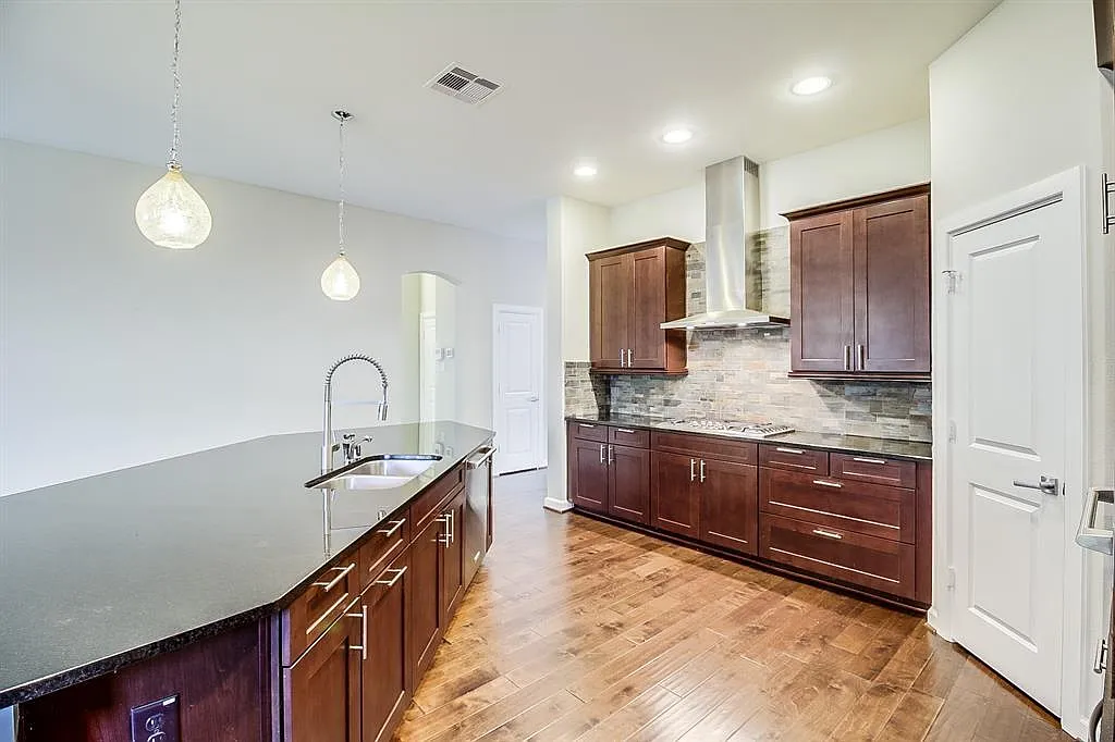 4 bed, 3.0 bath, 2862 sqft, $3,500 — Photo 3
