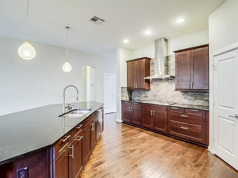 17106 Rainier Creek Dr — Photo 3