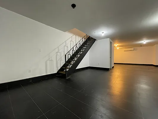 Rented by EXR | media 33