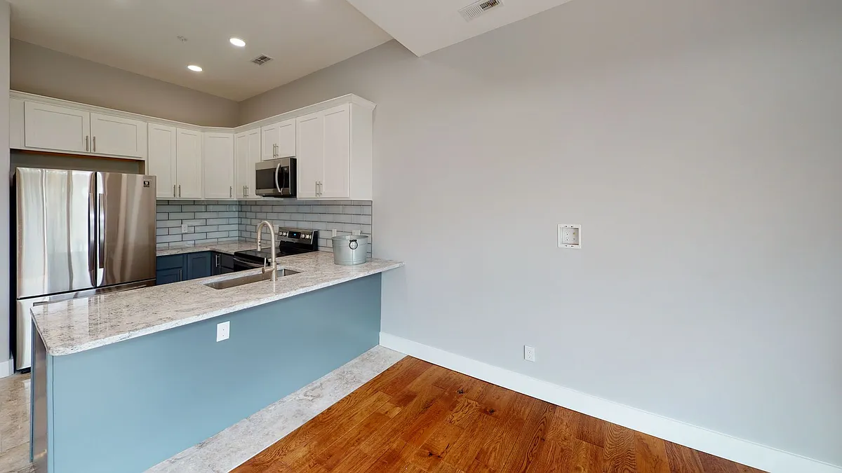 Building Photo - 1117 Laurel Ave #302