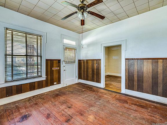 5th image of 602 Devine St