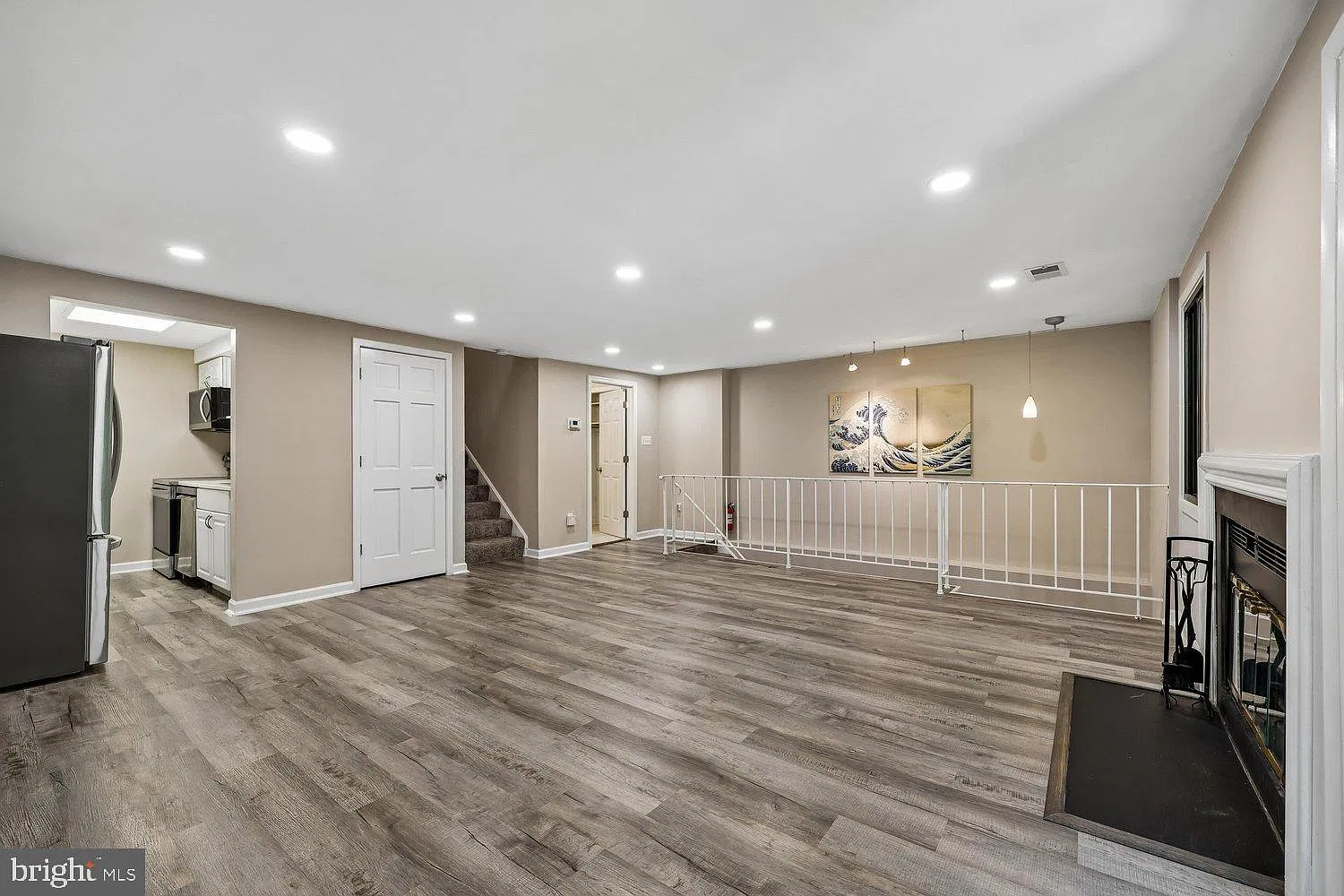 2 bed, 2.5 bath, 1322 sqft, $2,250 — Photo 3