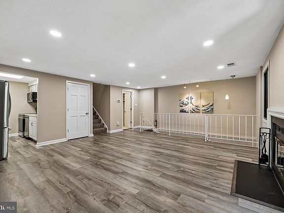 3rd image of 9753 Hellingly Pl #19