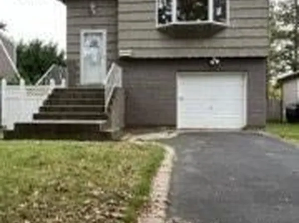 34 Oakwood Avenue, Sayville, NY 11782