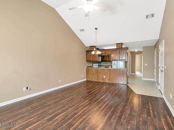 3rd image of 213 Joshua Cir