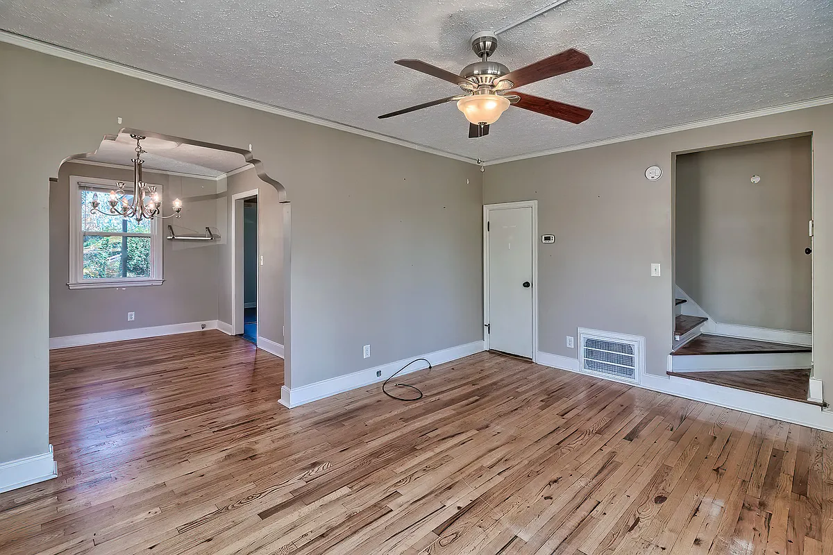 Building Photo - 420 S Saluda Ave