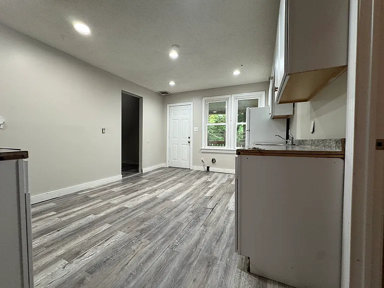 304 Willow St #3C — Photo 5