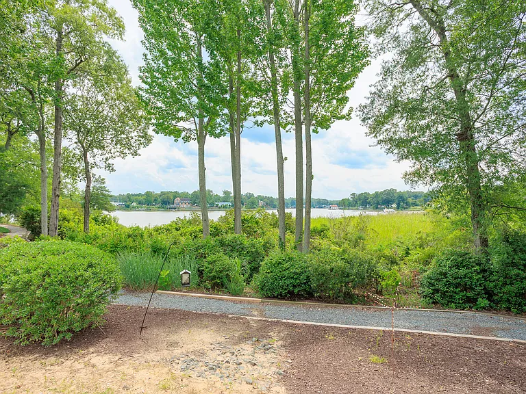 500 Monroe Point Dr — Photo 46