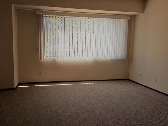 Spacious Bdrm for Cal King&Desk