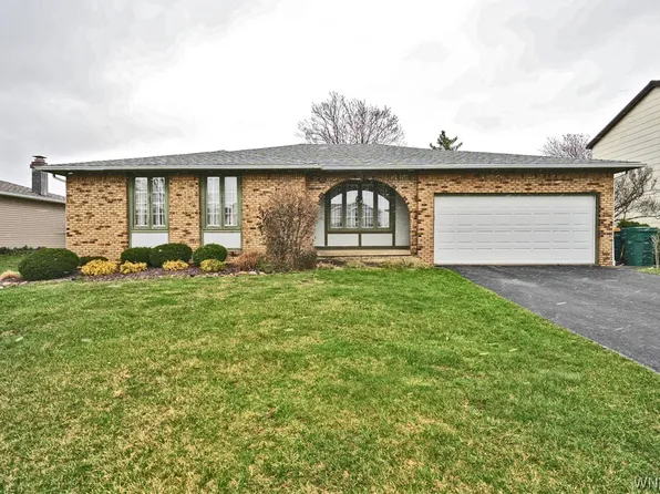 4607 Roundtree Rd, Hamburg, NY 14075