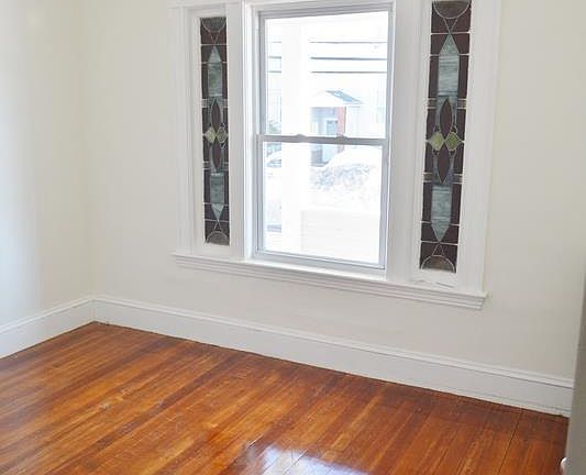 5th image of 22 Willard Ave