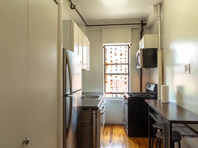 401 W 47th St #11 — Photo 7