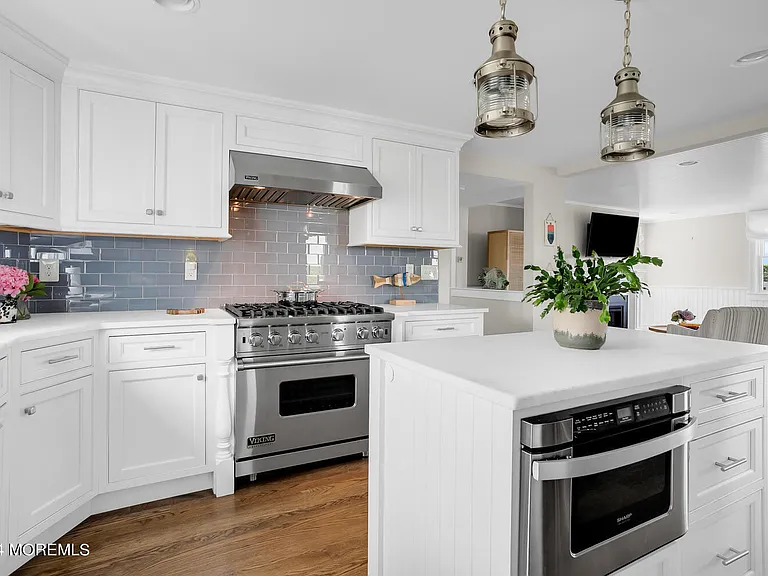208 Neptune Pl — Photo 17