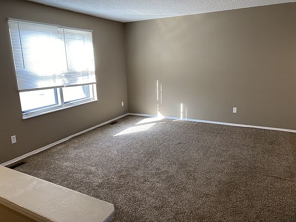 3rd image of 2255 Central Parkway Dr