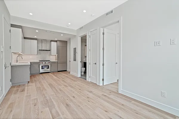 Sold by Daniel Gale Sotheby's International Realty | media 6