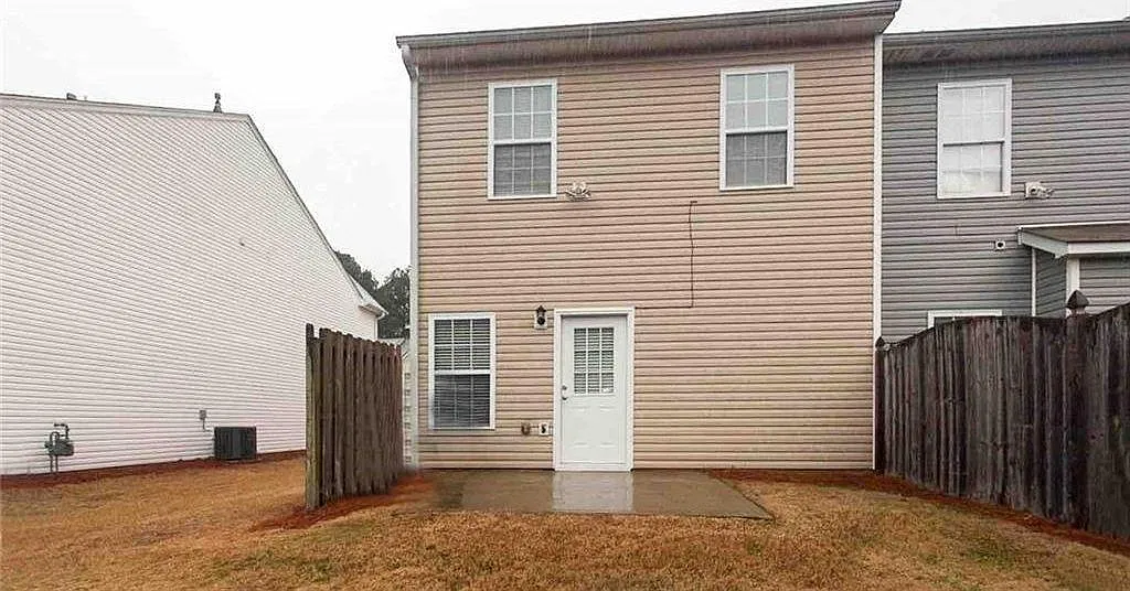 3 bed, 2.5 bath, 1736 sqft, $1,950 — Photo 2
