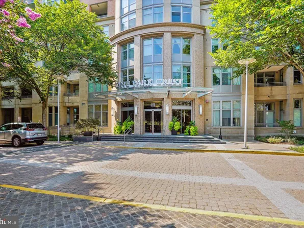 8220 Crestwood Heights Dr APT 301, Mc Lean, VA 22102