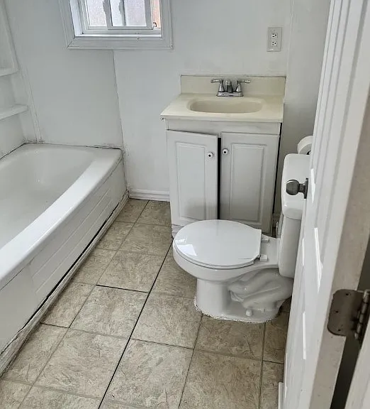 294 Mountjoy St S — Photo 11