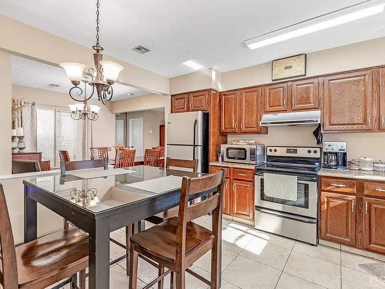 508 Hazen Rd — Photo 16