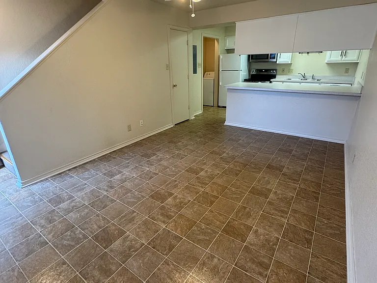 927 W Chestnut St #B — Photo 9