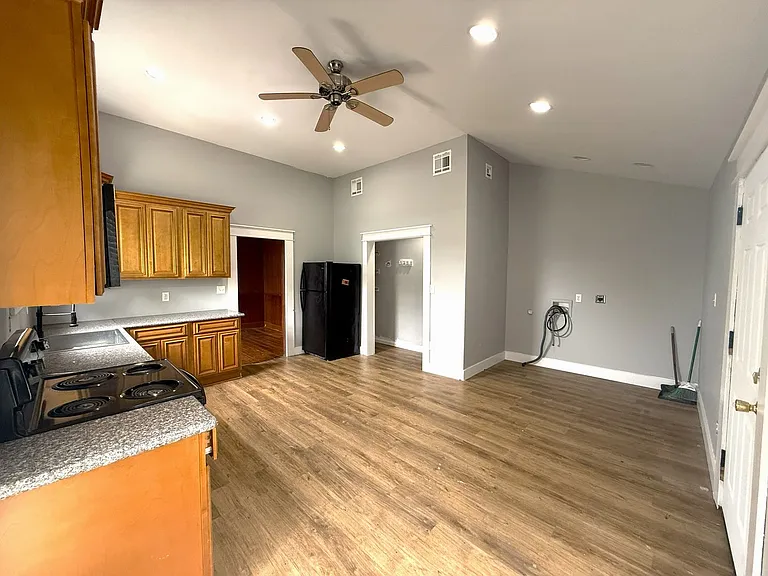 316 Kirkman St — Photo 12