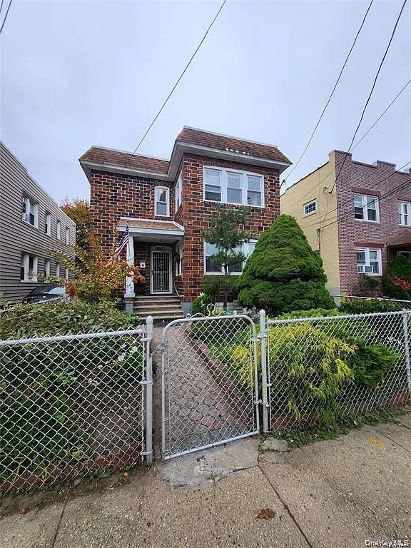2 bed, 1.0 bath, $2,500 — Photo 1
