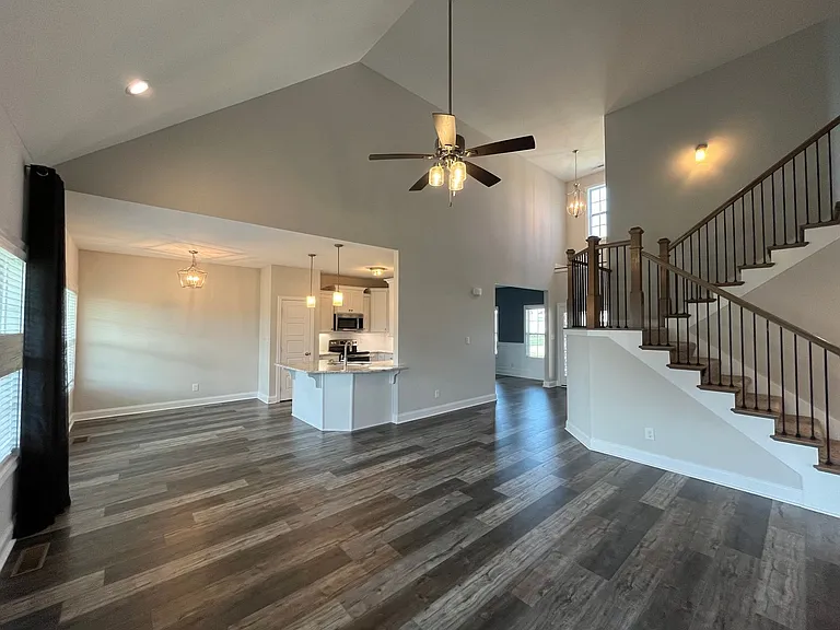 557 Dexter Dr — Photo 9
