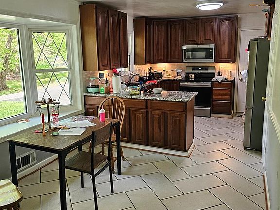 2nd image of 3059 Fox Mill Rd