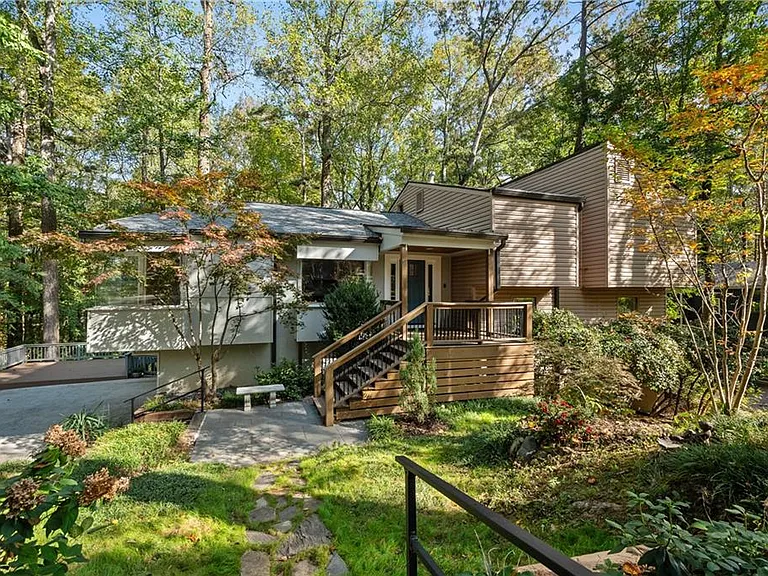 3467 Shawnee Trl SE — Photo 1