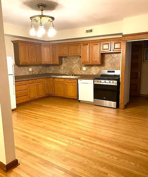 1652 N Humboldt Blvd — Photo 3