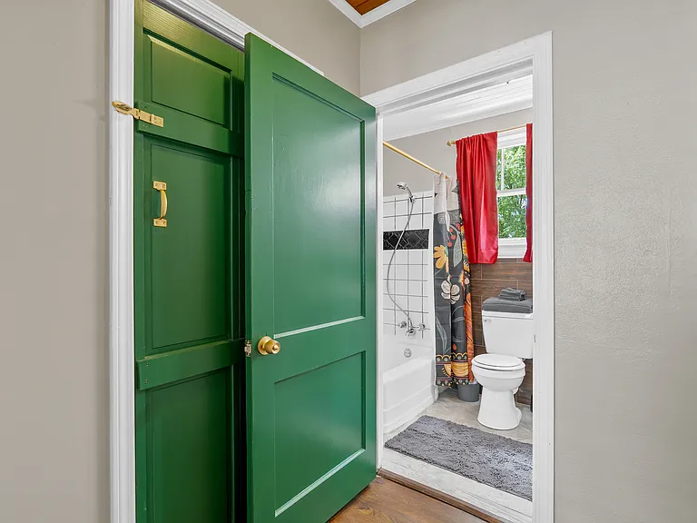 215 N Devilliers St — Photo 10