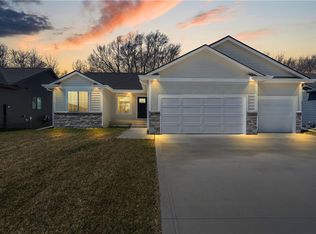 1127 Timber Ridge Dr, Norwalk, IA 50211