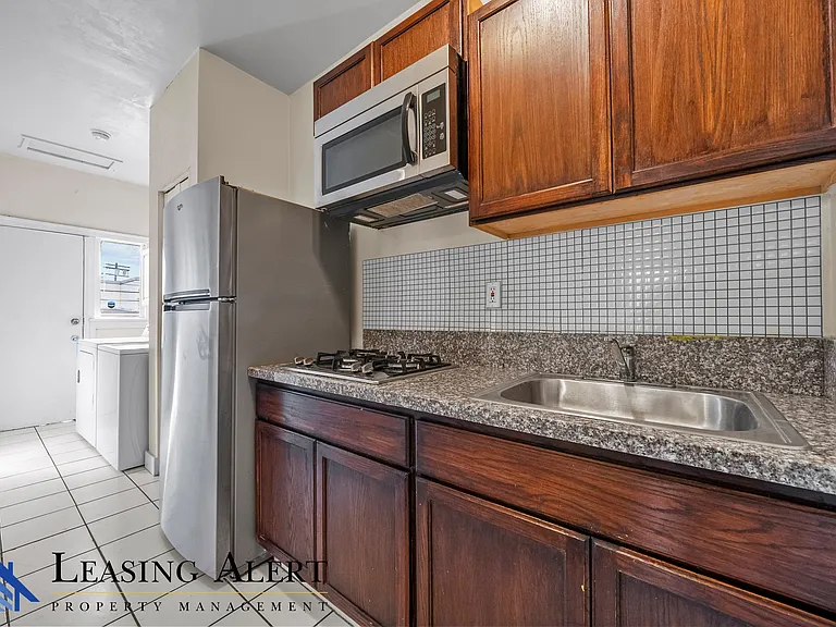 108 S Cummings St — Photo 10