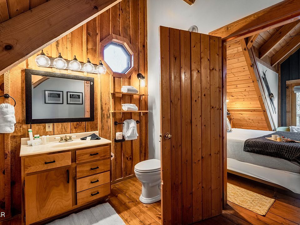 43rd image of 1008 Walini Way