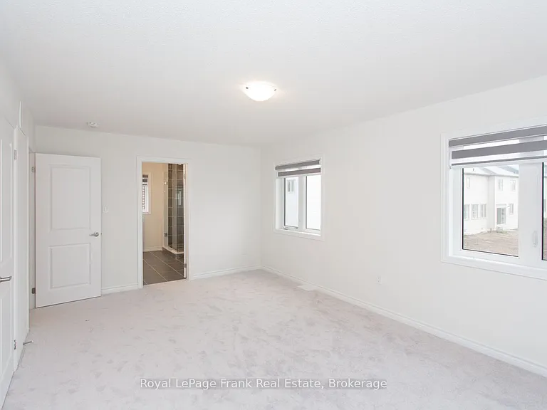 5 Hennessey Cres — Photo 33