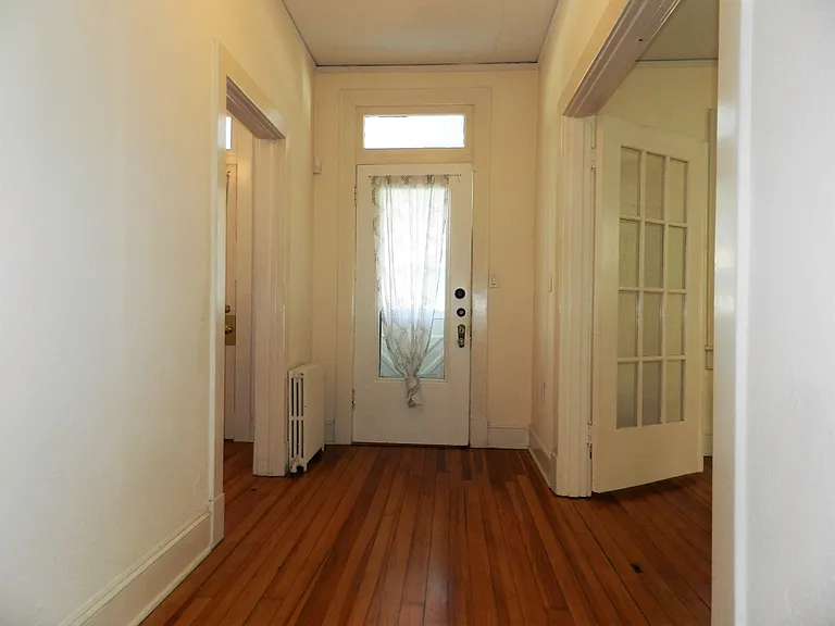 1212 Prince Edward St — Photo 3