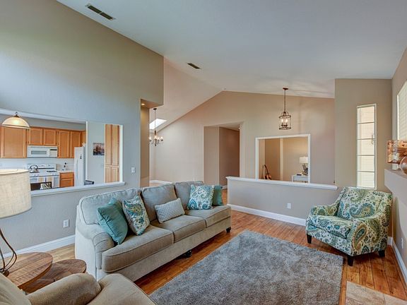 5th image of 8207 Heritage Meadow Ln