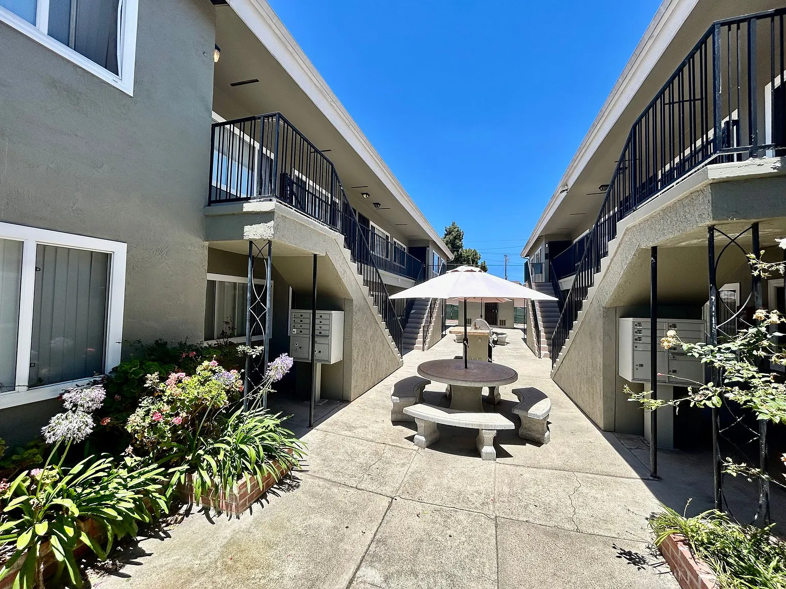 Bright 2 bed 1 bath in Pacific Beach — Photo 4