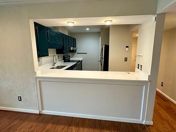 3rd image of 2455 Arlington Cres #1A
