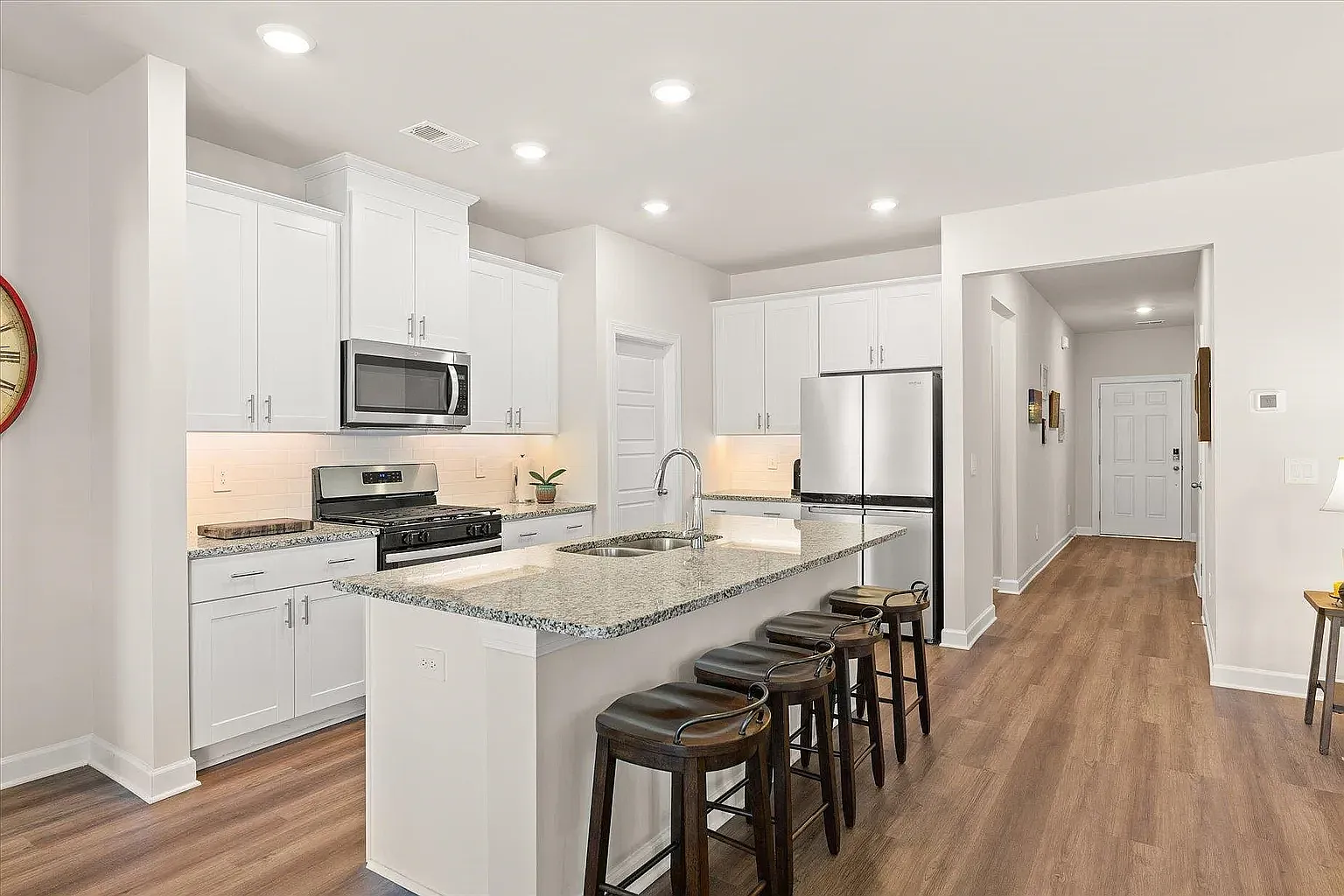 3 bed, 1670 sqft, $2,050 — Photo 4