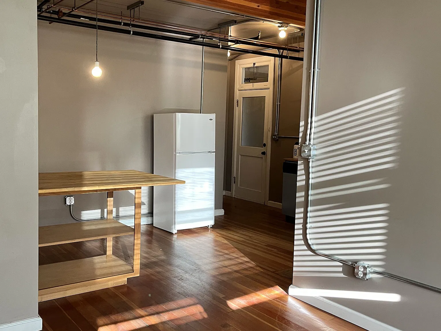 1 bed, 1.0 bath, 576 sqft, $1,325 — Photo 3