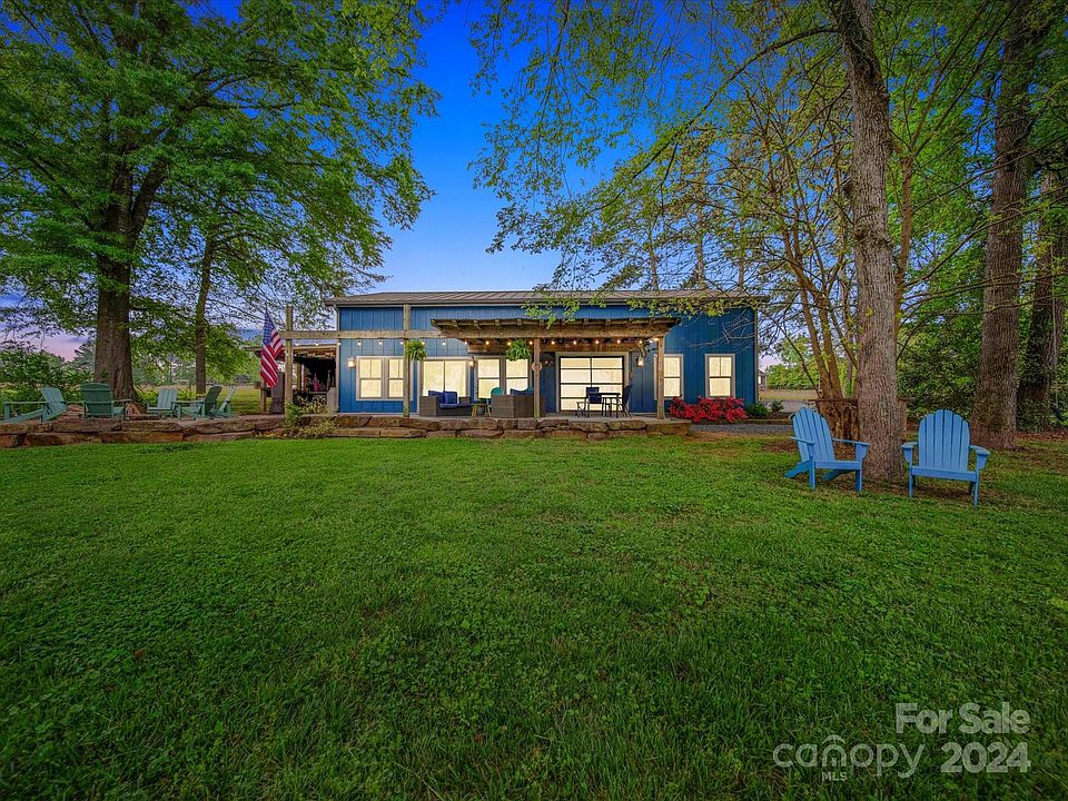 1st image of 49506 Woodland Dr