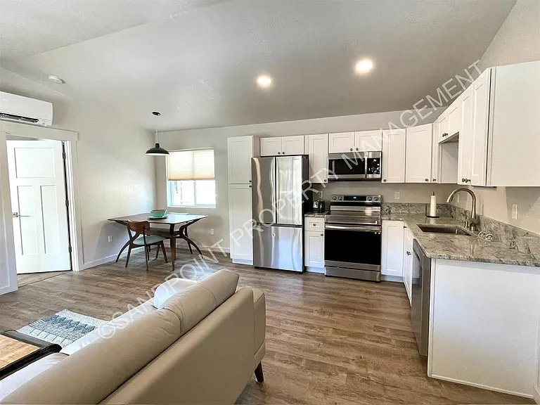 910 Poplar St — Photo 14