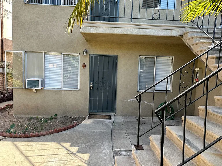 2902-2904 E Mariquita St — Photo 13