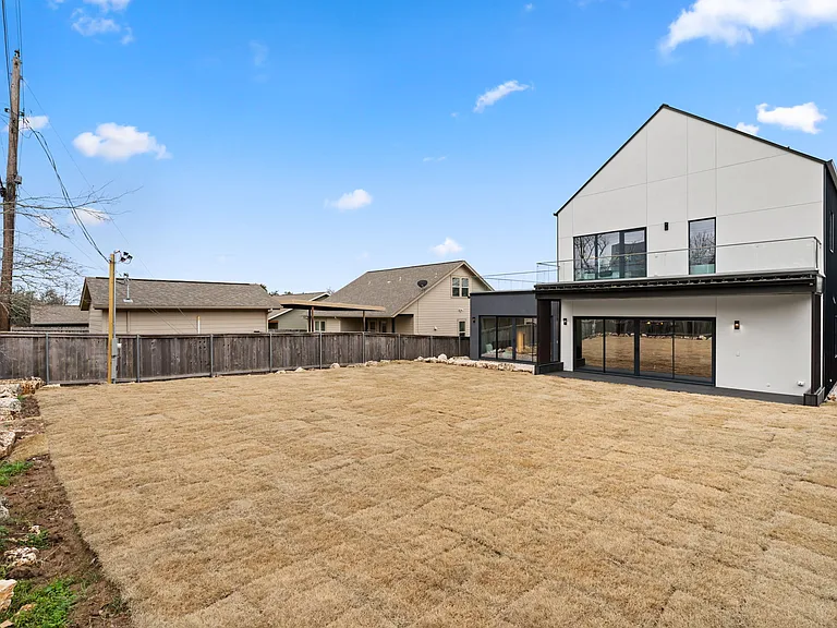 2915 Chisholm Trl — Photo 29
